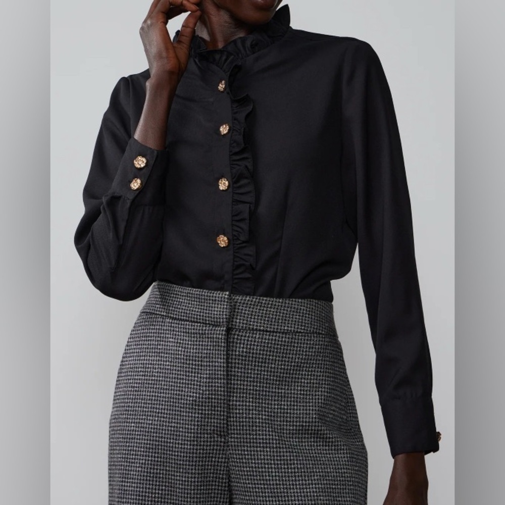 New York & Co. - NEW - Long Sleeve Ruffle Front Blouse. Black. Size Medium.